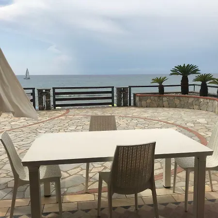 Acciaroli Casa Visone Feriehus *
